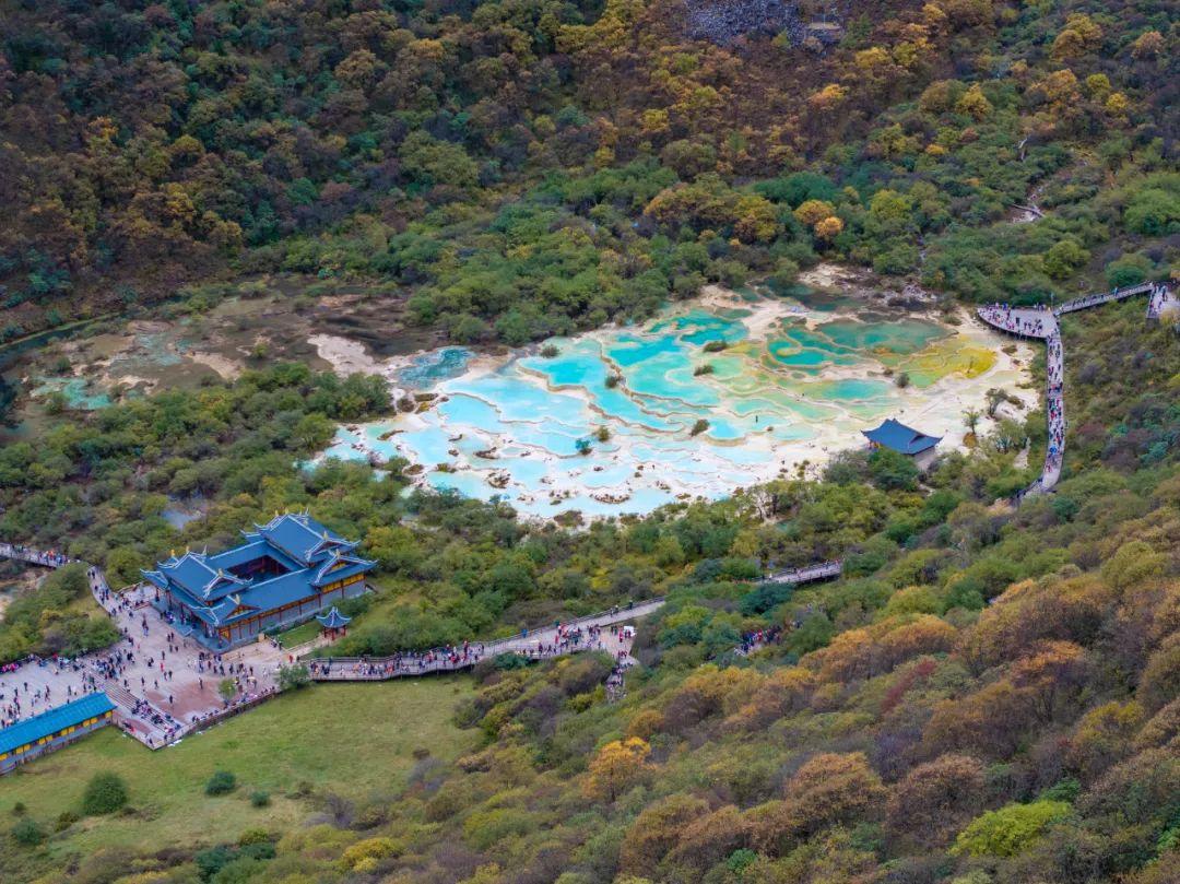 國內(nèi)景區(qū)客流高位運行 黃龍創(chuàng)紀錄與黃果樹飽和現(xiàn)象探析